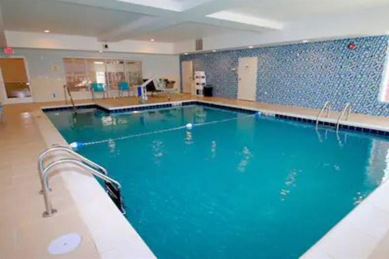 Hampton Inn- Суффолк Экстерьер фото