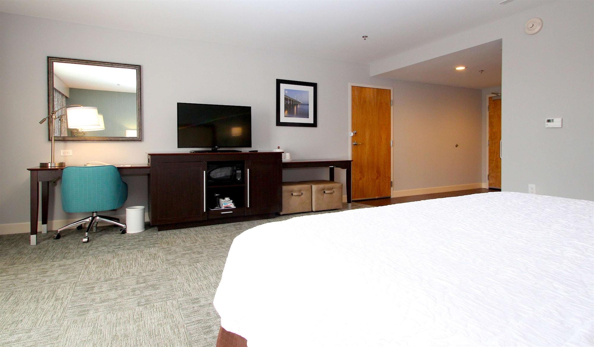 Hampton Inn- Суффолк Экстерьер фото