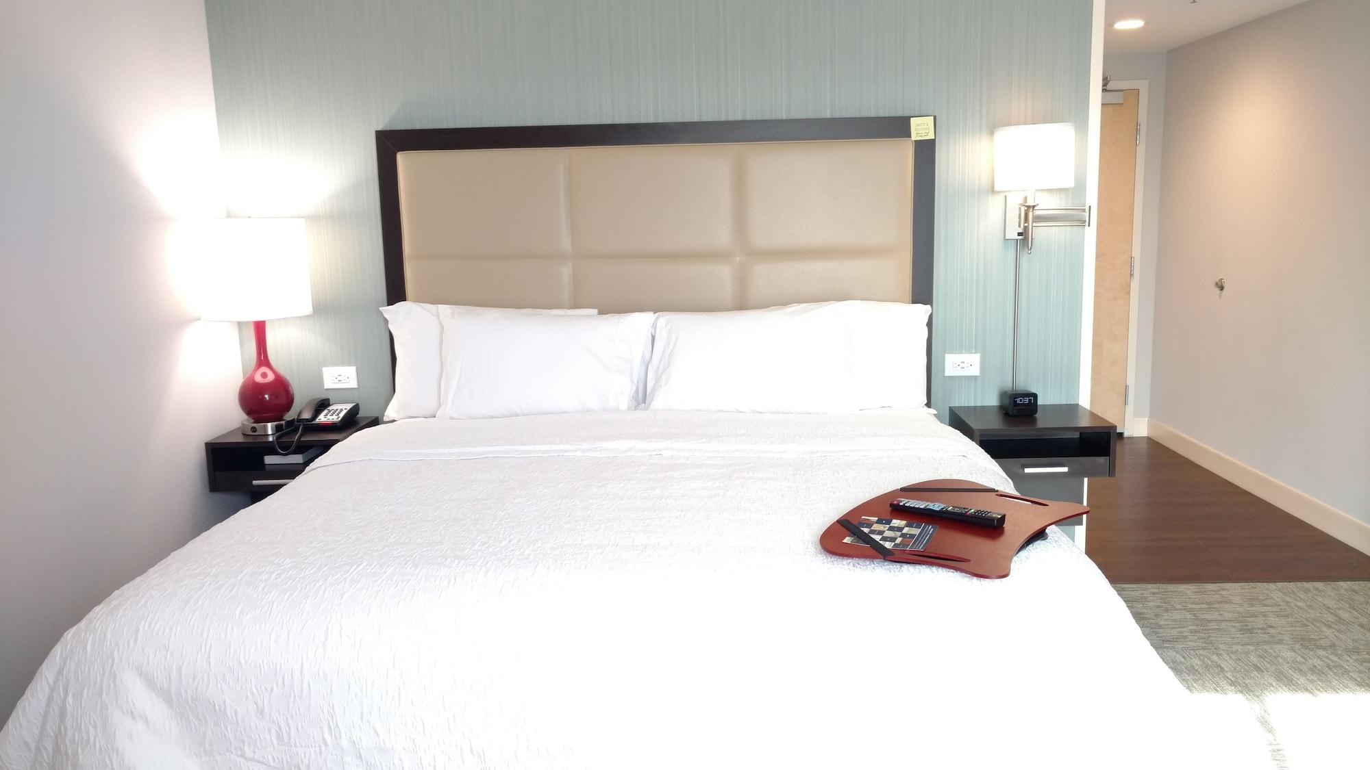 Hampton Inn- Суффолк Экстерьер фото