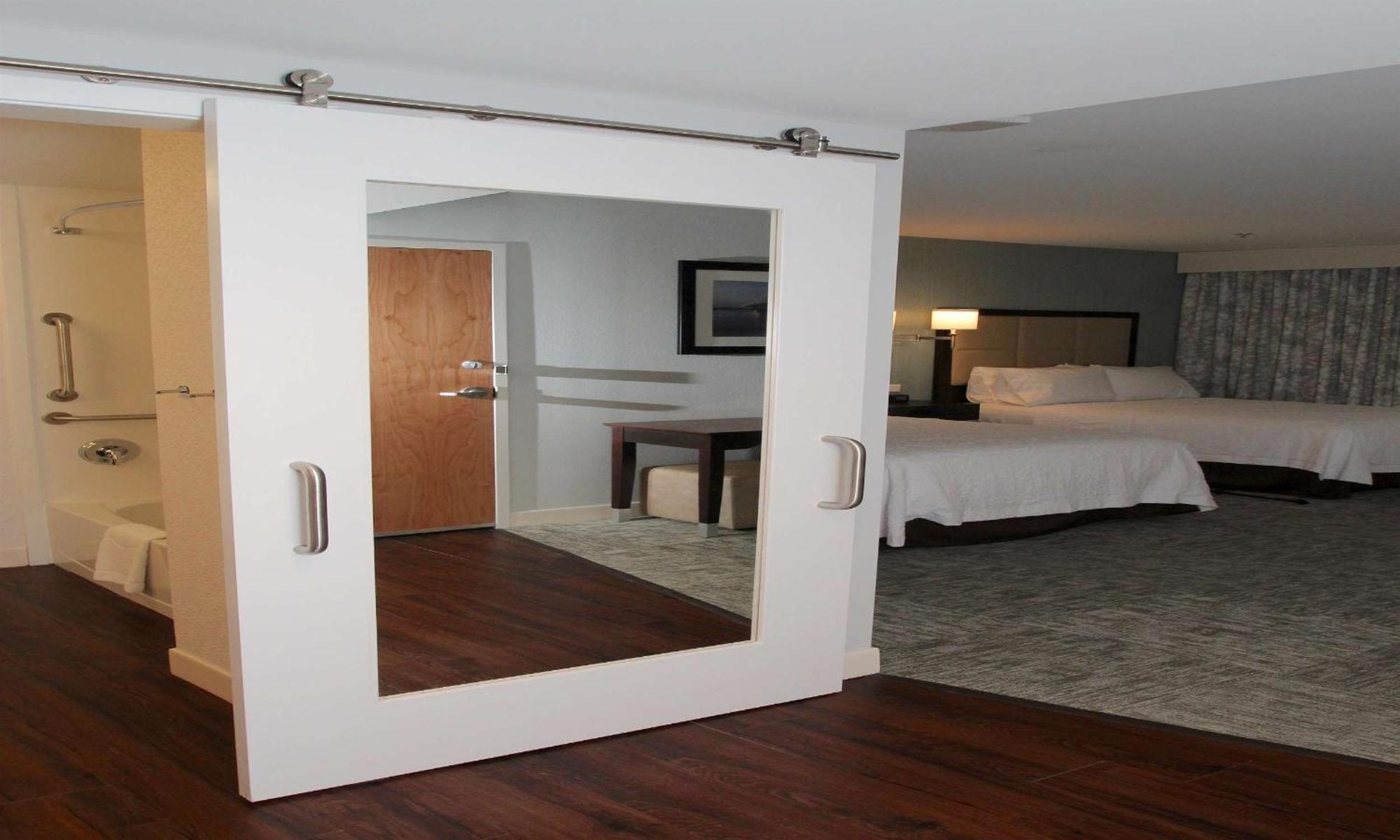 Hampton Inn- Суффолк Экстерьер фото