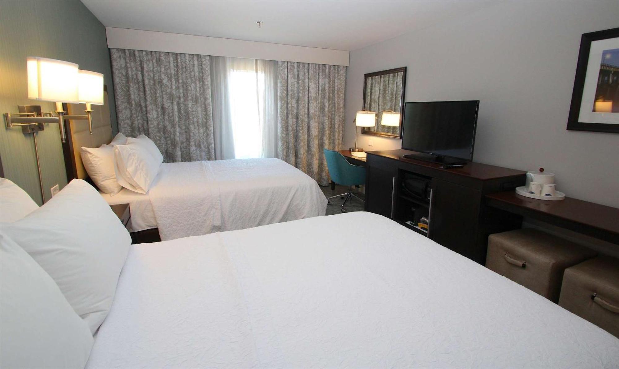 Hampton Inn- Суффолк Экстерьер фото