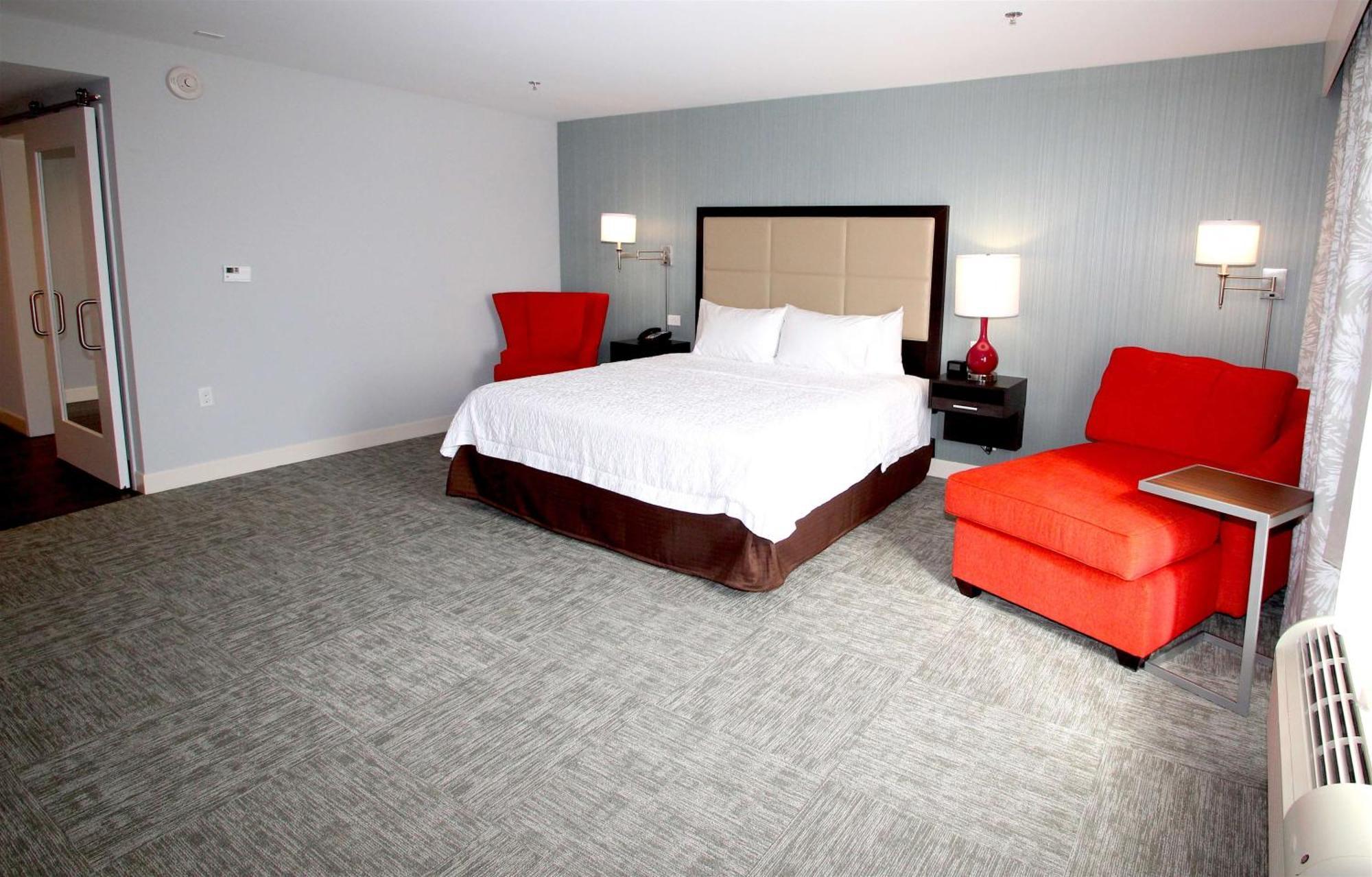 Hampton Inn- Суффолк Экстерьер фото