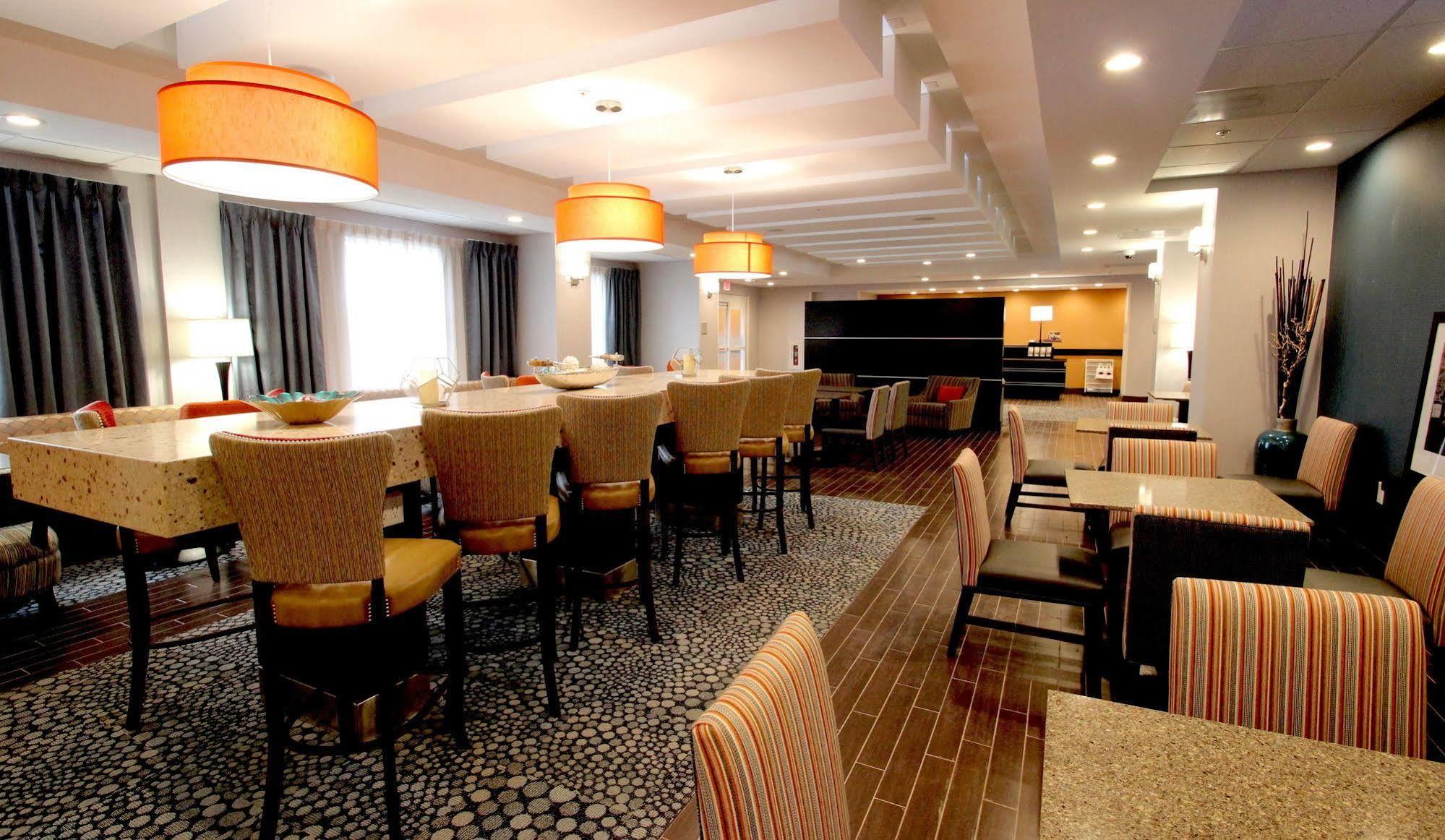 Hampton Inn- Суффолк Экстерьер фото